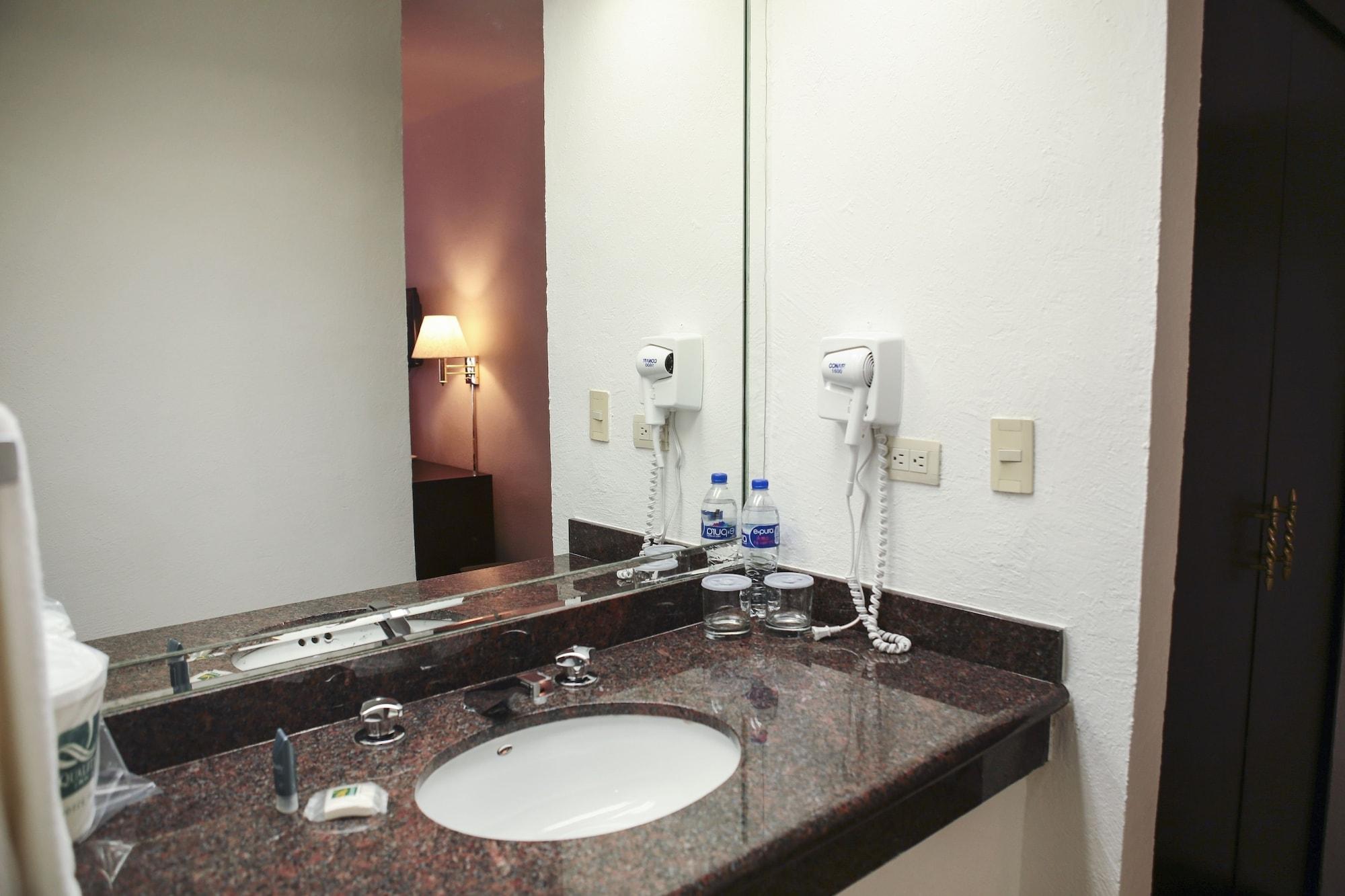 Quality Inn Nuevo Laredo Εξωτερικό φωτογραφία